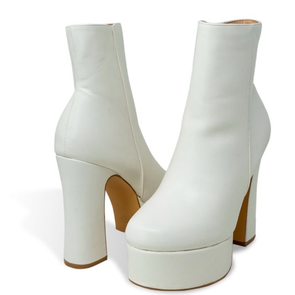 Chic White Platform Heeled Boots